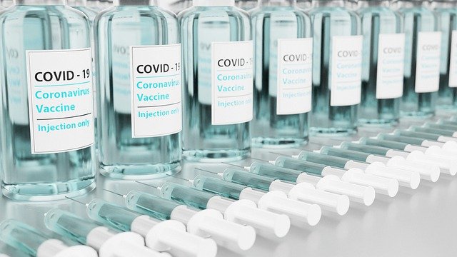 В Петербурге стартовала вакцинация подростков от коронавируса