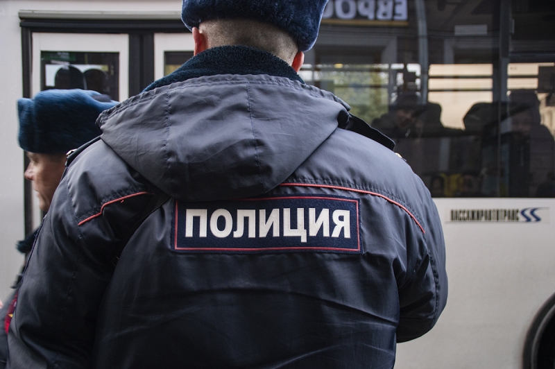 В Магадане полиция отправила в автозак не менее 8 участников акции "Свободу Навальному!"