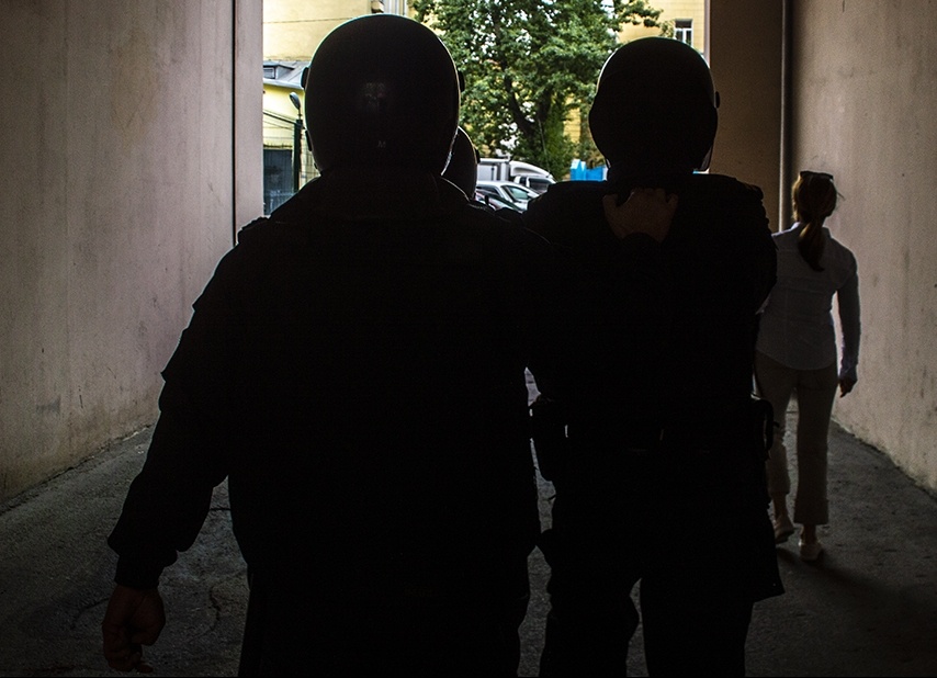 Главу новосибирского штаба Навального увезли в неизвестном направлении "люди в чёрных масках"