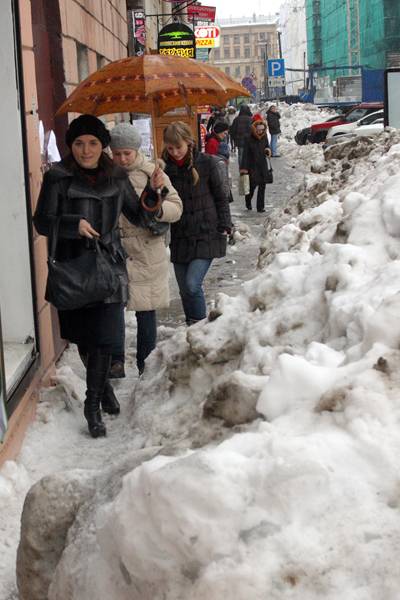 В Петербурге весна. По городу ходить опасно (видео, фото)