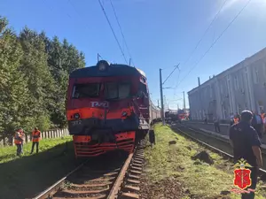 фото ЗакС В Петербурге электричка столкнулась с грузовиком фото ЗакС политика В Петербурге электричка столкнулась с грузовиком