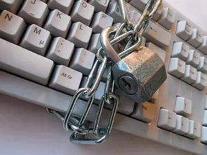 Более 80 иностранных СМИ оказались под запретом в 2024 году