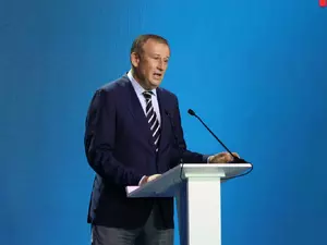 фото ЗакС "Единая Россия" выдвинула Дрозденко на выборы губернатора Ленобласти фото ЗакС политика "Единая Россия" выдвинула Дрозденко на выборы губернатора Ленобласти