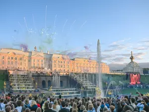 фото ЗакС Беглов поздравил Петергоф с 320-летием фото ЗакС политика Беглов поздравил Петергоф с 320-летием