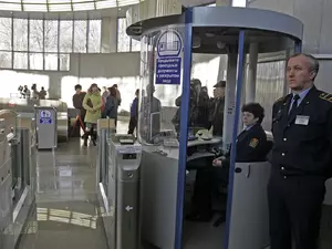 фото ЗакС Комтранс связал проверку телефонов в метро с обеспечением безопасности фото ЗакС политика Комтранс связал проверку телефонов в метро с обеспечением безопасности