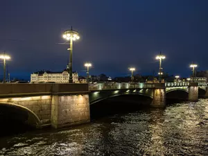 В ночь на среду мосты через Неву разводить не будут