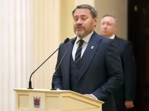 Бельский не согласен с подсчетом трат на праздничные украшения в Москве и Петербурге