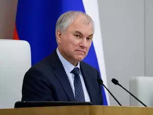 Володин заявил, что депутаты "никогда не стебутся" над думскими фотографами