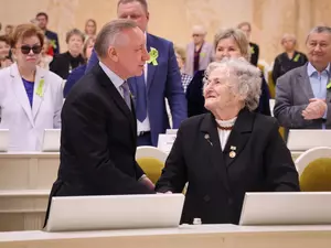 Беглов и Бельский поздравили ветеранов в ЗакСе