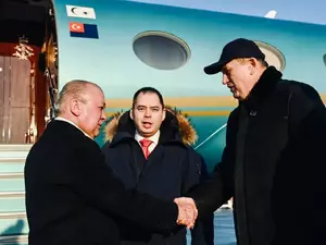 Дрозденко в Пулково встретил короля Малайзии