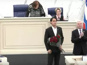 В ЗакСе Ленобласти вновь стали дарить цветы коммунистам