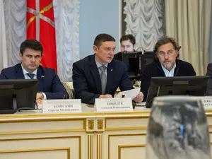 ЗакС попросит Минцифры добавить в "белый список" местные агрегаторы такси