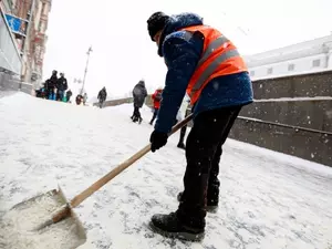 Суд оштрафовал коммунальщиков за плохую уборку снега в Петербурге
