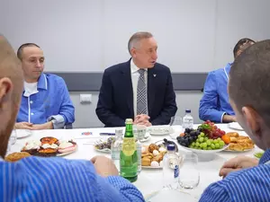 Беглов встретился с участниками СВО в НИИ имени Джанелидзе