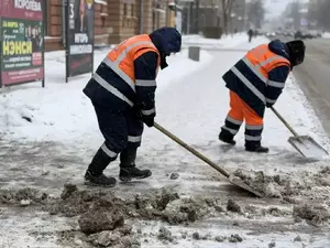 Коммунальщики усилили уборку снега из-за циклона "Валли"
