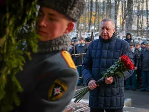 Беглов почтил память пожарных в годовщину пожара в отеле "Ленинград"