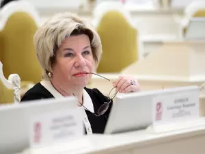 Шишкина выступила в суде по иску о непризнании памятником школы Берггольц