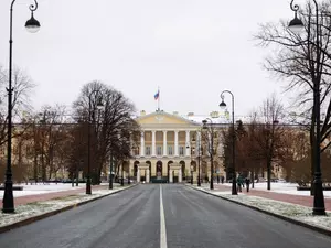 Смольный запустил курсы по использованию MAX для пенсионеров