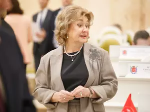 Депутат Иванова удивилась новогодним украшениям столицы в марте