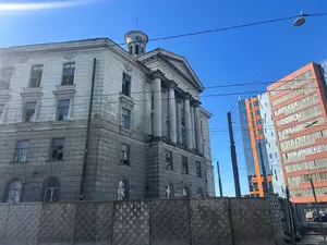 Суд запросил архивные документы о НИЦ на Хрустальной улице