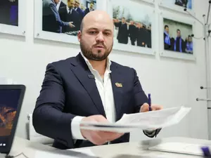 Боксер метит в ЗакС от "Единой России" по округу Амосова