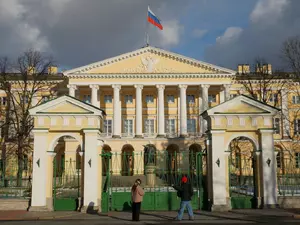 Робот "Геннадий" зашагает по ИОГВ