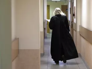 На двух бывших судей из Смольнинского суда возбудили дело о взятке