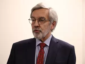 Депутата Шишлова оштрафовали за репост интервью с упоминанием Навального*