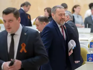 Кадры: Заседание ЗакСа 29 апреля