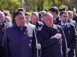 Беглов и Бельский возложили цветы на Пискаревском кладбище