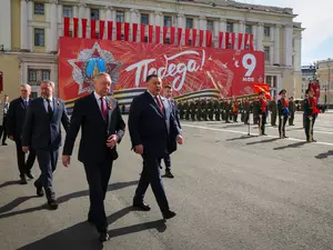На Дворцовой площади прошел парад в честь Дня Победы