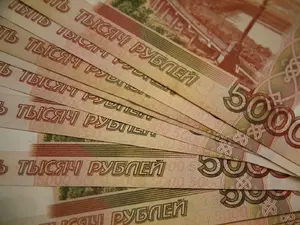 Средняя зарплата в нефтегазовых компаниях в Петербурге превышала миллион рублей