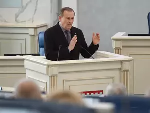 Дрозденко вновь опередил Беглова в медиарейтинге губернаторов
