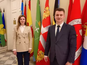 Флаг МО "Николаевский" водрузили в Мариинском дворце
