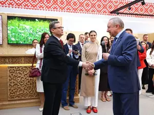 Беглов и Филимонов открыли на Невском туристический центр Вологодчины