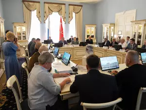 Инициативу о проверке возраста через "Макс" поддержала комиссия ЗакСа