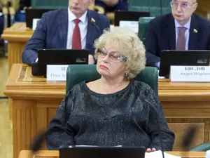 Ъ: Нарусова может покинуть Совфед