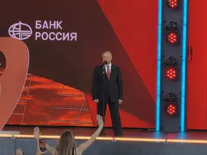 Беглов обратился к выпускникам во время "Алых парусов"