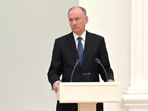 Беглов поздравил помощника президента РФ Патрушева с днем рождения