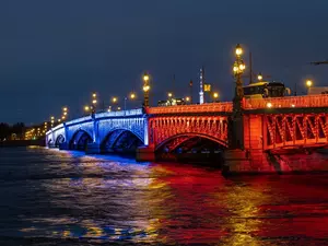В День ВМФ три моста окрасятся в цвета триколора