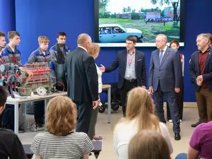 Беглов и Бельский посетили первый в Петербурге кадровый центр для молодежи