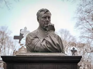 Беглов обратился к петербуржцам в день рождения Собчака