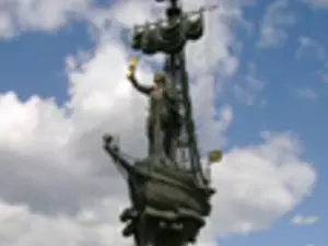 Петербургские единороссы устроили политический шум вокруг памятника Петру I