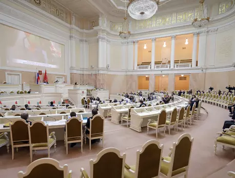 Крым, Татарстан и огород: где депутаты проведут лето : ЗакС.Ру : Статьи