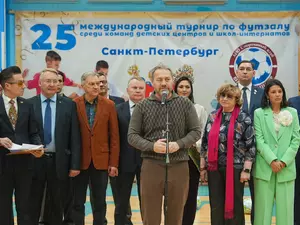 Бельский и депутаты ЗакСа открыли турнир по мини-футболу среди сирот