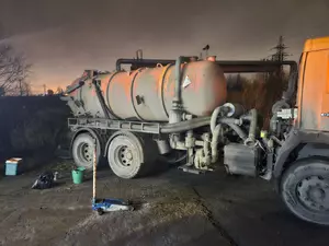 В Петербурге поймали ассенизатора за слив отходов в канализацию у реки Утка