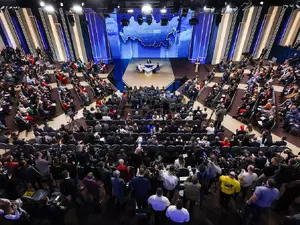 Путин призвал россиян не вестись на уловки телефонных мошенников