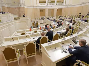 Депутаты объявили благодарность руководителю аппарата ЗакСа Анне Гиндиной