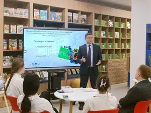 Вице-губернатор Ленобласти рассказал школьникам о промышленности региона