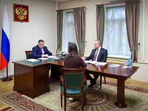 Беглов и Руденя обсудили благоустройство пляжа в Колпино